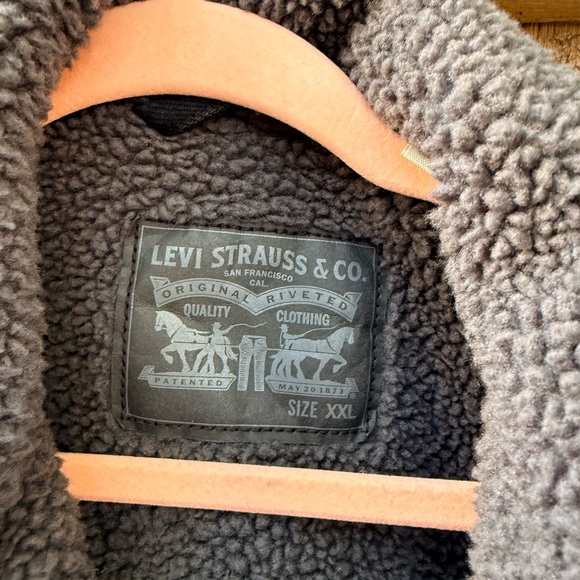 Levi's Sherpa Lined Jacket with Black and Gray - Picture 4 of 6